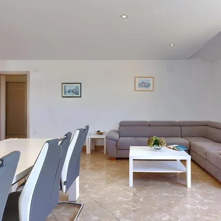 Krase By Interhome Apartamento Pula