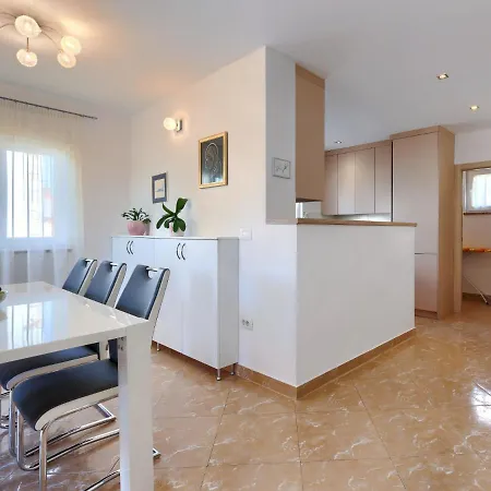 Krase By Interhome Apartamento Pula